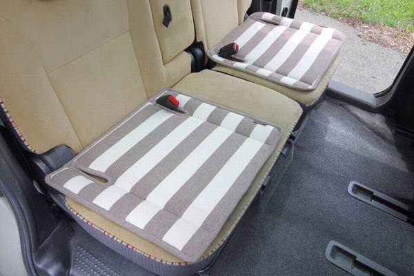 車用クッション シート ファブリック シンプルシンプルなボーダー柄をネイビーとベージュのベーシックな色で仕上げたカークッション ベンチシート対応 です カーペット ラグ マット こたつ布団